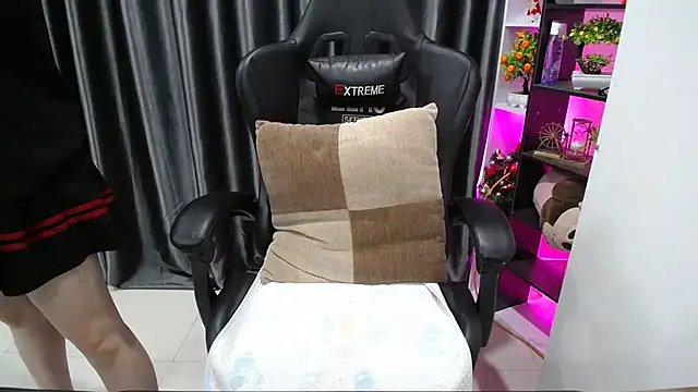 Yuki-yio online show from 09.11.25