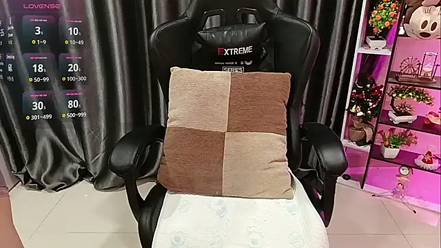 Yuki-yio online show from 11.20.25