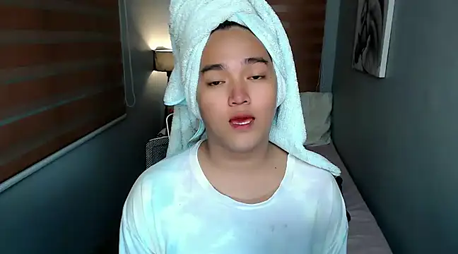 MoaningKylie online show from 12.17.24