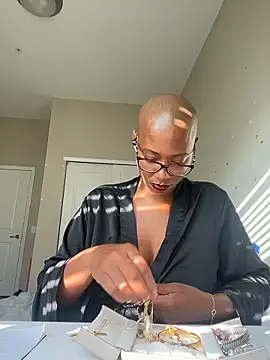 HoneyDripHer online show from 11.05.25