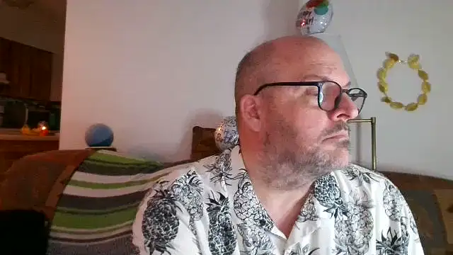 Snapshot of Ursulet_US chatting on 05.22.26 Ursulet US online show from 05.22.26