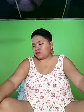 Snapshot of hotpussyxxx33x chatting on 04.28.26 hotpussyxxx33x online show from 04.28.26