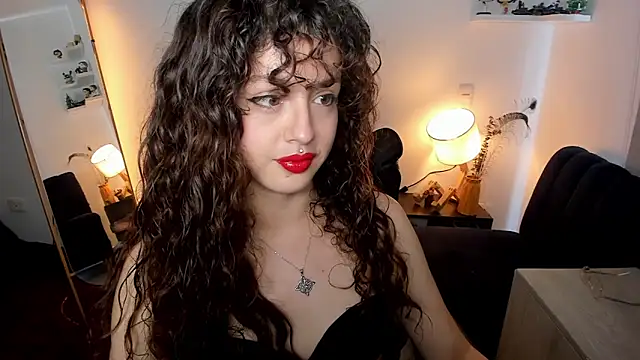 Cassandra Caiin online show from 05.22.26