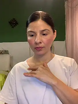 Estefani 32 online show from 02.13.26