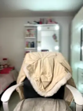 Emmily 19 online show from 09.19.25