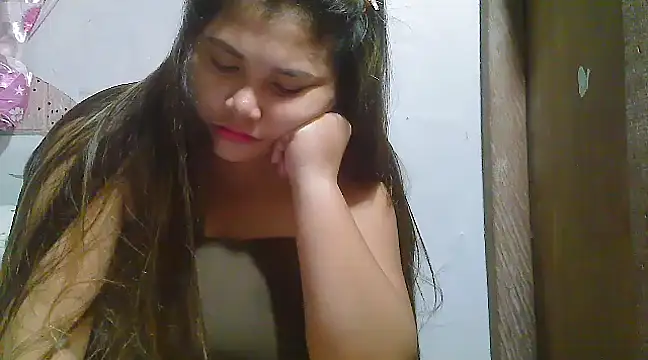 Snapshot of Creamsweetpussy28 chatting on 03.21.25 Creamsweetpussy28 online show from 03.21.25