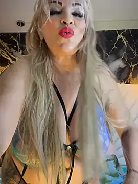 Snapshot of scarlett_sexx69 chatting on 07.27.26 scarlett sexx69 online show from 07.27.26