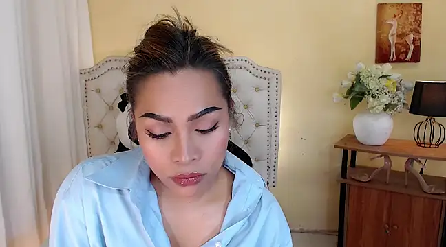 Snapshot of DreamLADYBOY chatting on 02.22.25 DreamLADYBOY online show from 02.22.25