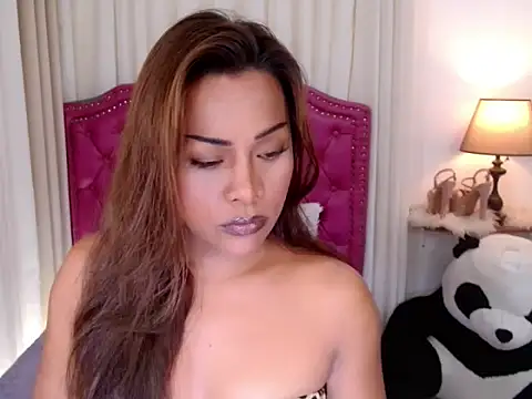 Snapshot of DreamLADYBOY chatting on 10.22.25 DreamLADYBOY online show from 10.22.25