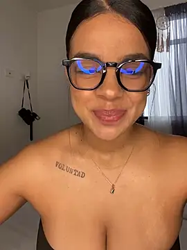 trianawhite online show from 03.15.25