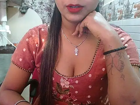 LovingPihu online show from 02.05.26