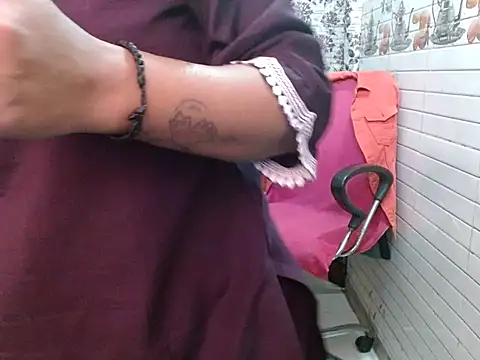 LovingPihu online show from 02.14.26