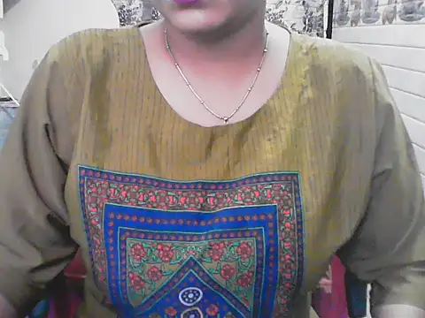 LovingPihu online show from 06.08.26