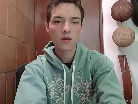 Snapshot of andys_26 chatting on 04.12.26 andys 26 online show from 04.12.26