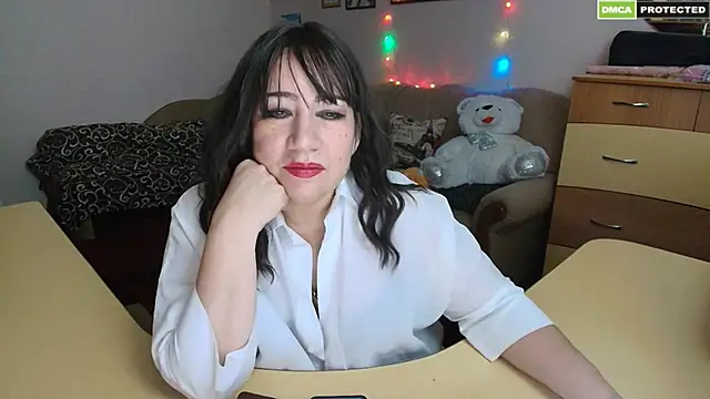 Snapshot of Lucretia_Goldi_ chatting on 12.30.24 Lucretia Goldi  online show from 12.30.24