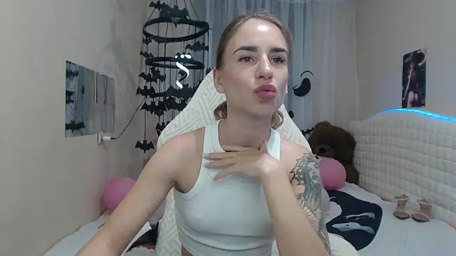 Snapshot of DeboraHorny chatting on 10.11.25 DeboraHorny online show from 10.11.25
