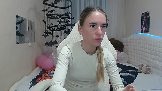 Snapshot of DeboraHorny chatting on 10.18.25 DeboraHorny online show from 10.18.25