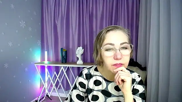 queen a n i online show from 11.15.25