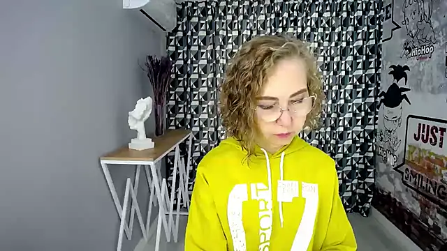 queen a n i online show from 08.06.26