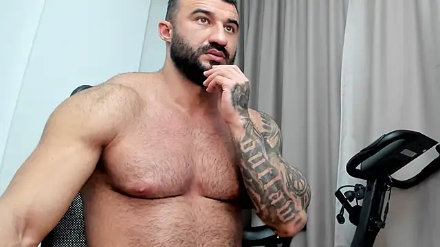 Snapshot of MuscleJohn chatting on 12.19.24 MuscleJohn online show from 12.19.24