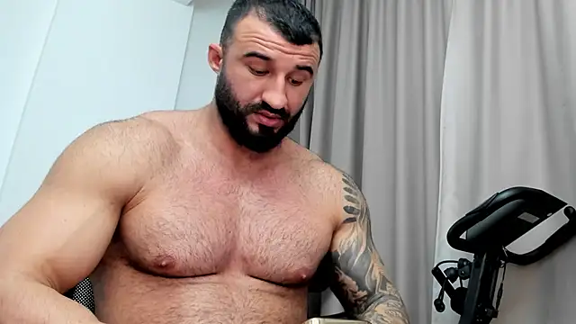 Snapshot of MuscleJohn chatting on 12.20.24 MuscleJohn online show from 12.20.24