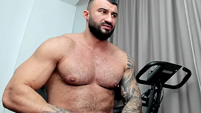 Snapshot of MuscleJohn chatting on 12.27.24 MuscleJohn online show from 12.27.24