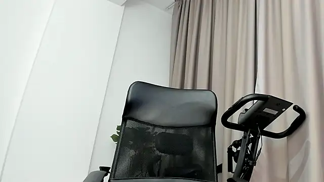 Snapshot of MuscleJohn chatting on 03.04.25 MuscleJohn online show from 03.04.25