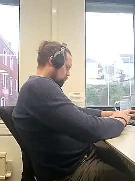 Snapshot of Tj1sen chatting on 12.20.24 Tj1sen online show from 12.20.24