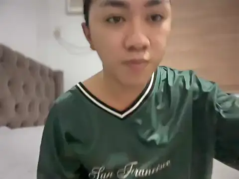 Snapshot of Local_Hoelyx chatting on 03.19.26 Local Hoelyx online show from 03.19.26