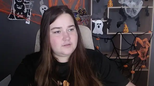 Snapshot of XX_Daniella_XX chatting on 10.31.25 XX Daniella XX online show from 10.31.25