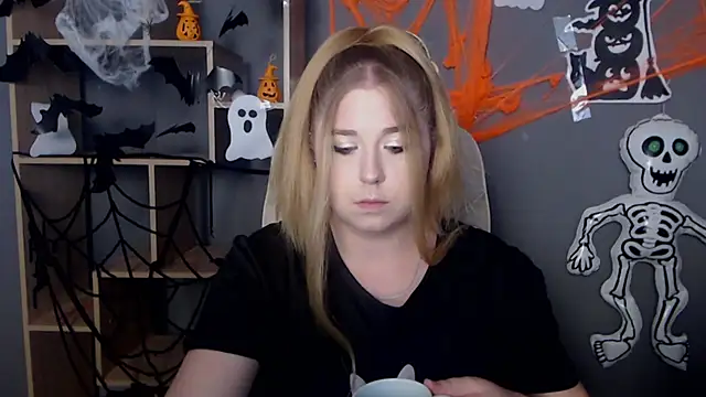 Snapshot of JessikaDaniel chatting on 10.16.25 JessikaDaniel online show from 10.16.25