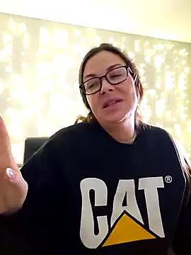 Snapshot of RebeccaXO_ chatting on 12.11.24 RebeccaXO online show from 12.11.24