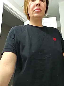 Snapshot of RebeccaXO_ chatting on 03.11.25 RebeccaXO online show from 03.11.25