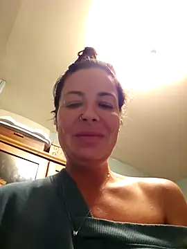 Snapshot of RebeccaXO_ chatting on 04.24.26 RebeccaXO online show from 04.24.26