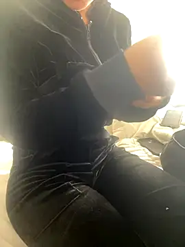 Snapshot of DulceMya6 chatting on 10.06.25 DulceMya6 online show from 10.06.25