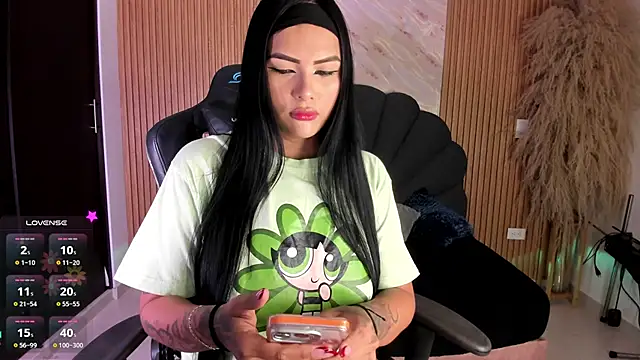 Snapshot of karol_green_ chatting on 09.21.25 karol green online show from 09.21.25
