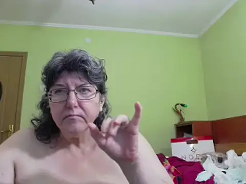 Snapshot of HugeTits chatting on 01.06.25 HugeTits online show from 01.06.25