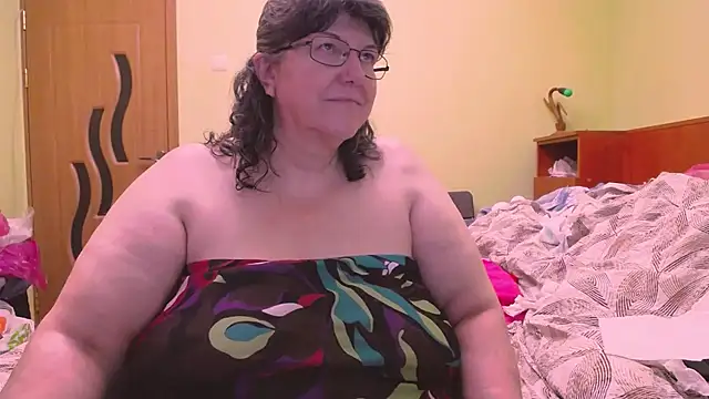 Snapshot of HugeTits chatting on 03.23.26 HugeTits online show from 03.23.26