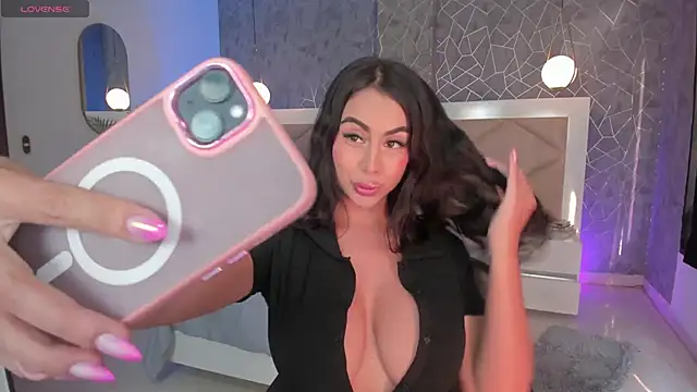 LeahJones  online show from 03.01.25