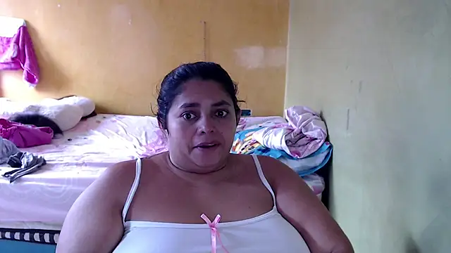 Snapshot of yulieth_bbw chatting on 05.17.26 yulieth bbw online show from 05.17.26