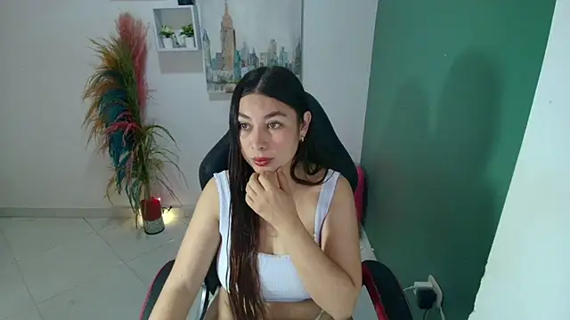 Snapshot of bella_99_ chatting on 02.13.26 bella 99 online show from 02.13.26