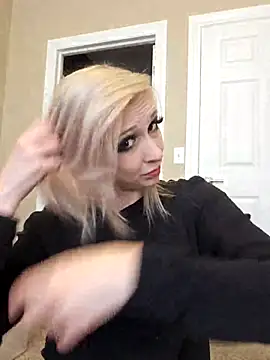 Snapshot of AmethystFoxx chatting on 09.21.25 AmethystFoxx online show from 09.21.25