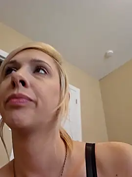 Snapshot of AmethystFoxx chatting on 10.05.25 AmethystFoxx online show from 10.05.25