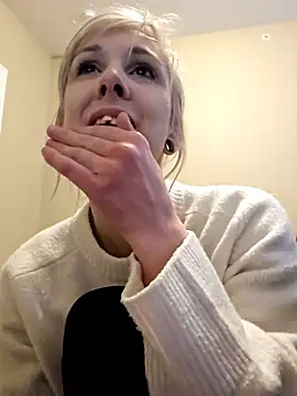 Snapshot of AmethystFoxx chatting on 11.18.25 AmethystFoxx online show from 11.18.25