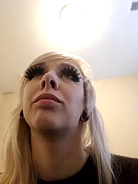 Snapshot of AmethystFoxx chatting on 12.13.25 AmethystFoxx online show from 12.13.25