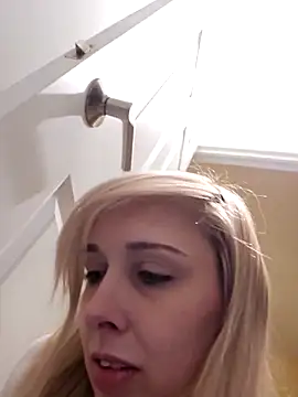 Snapshot of AmethystFoxx chatting on 12.21.25 AmethystFoxx online show from 12.21.25