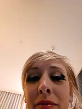 Snapshot of AmethystFoxx chatting on 02.25.26 AmethystFoxx online show from 02.25.26