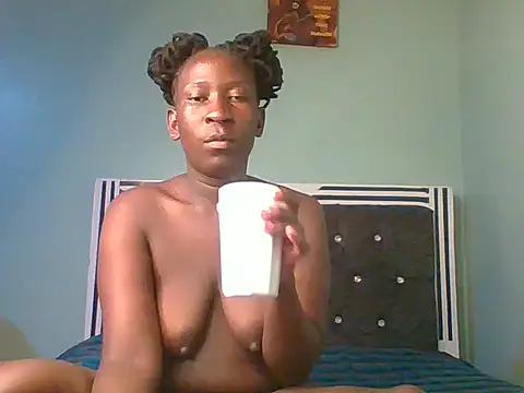 Snapshot of blackcuteebony chatting on 10.05.25 blackcuteebony online show from 10.05.25