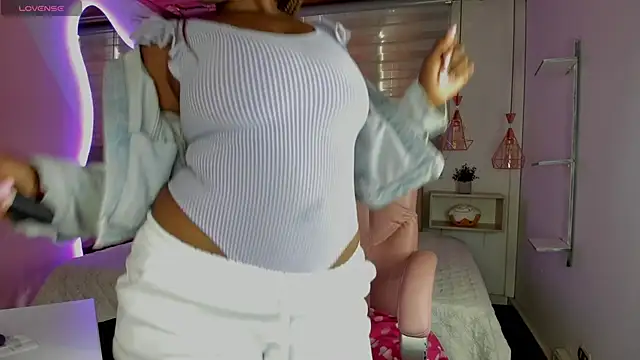 Snapshot of aleja17_xxx chatting on 09.24.25 aleja17 xxx online show from 09.24.25