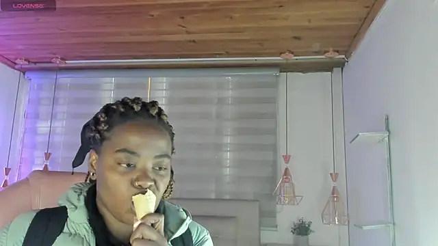 Snapshot of aleja17_xxx chatting on 09.29.25 aleja17 xxx online show from 09.29.25